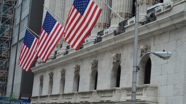 Stocks Settle Mostly Higher on Positive Earnings Results